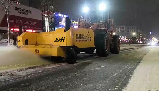 因为有你,这个雪天不在寒冷,除雪保障——D体育_D体育(中国)官方为您服务(图2) 因为有你,这个雪天不在寒冷,除雪保障——D体育_D体育(中国)官方为您服务(图2)